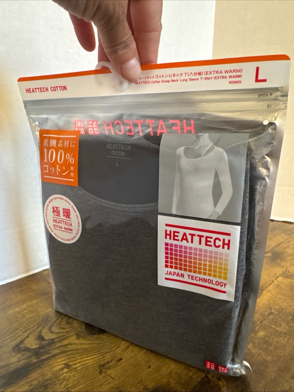 Uniqlo Japan Women’s HEATTECH Scoop Neck Long Sleeve T-Shirt Large Extra Warm DG
